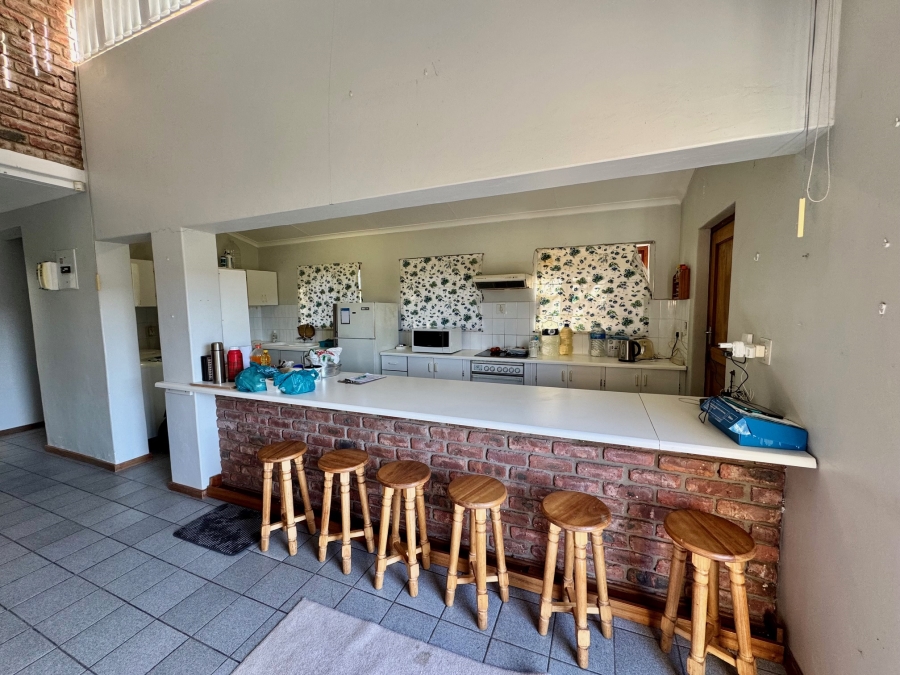 To Let 5 Bedroom Property for Rent in Stilbaai Wes Western Cape
